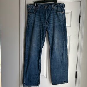 Men’s Levi's Relaxed Fit Blue Jeans (38x32)